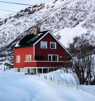 Visit Årviksand house 2